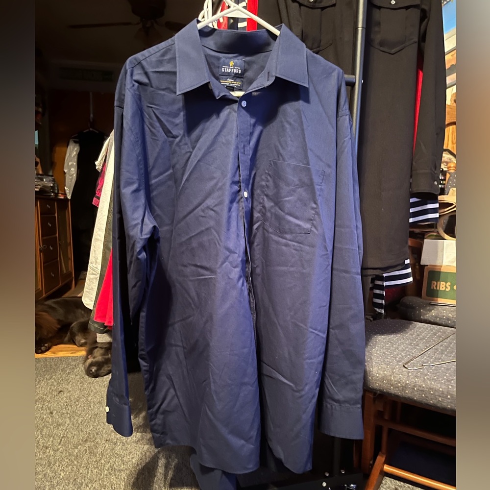 Button down - Picture 2 of 3